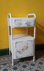 Petit meuble métallique, Ophalen