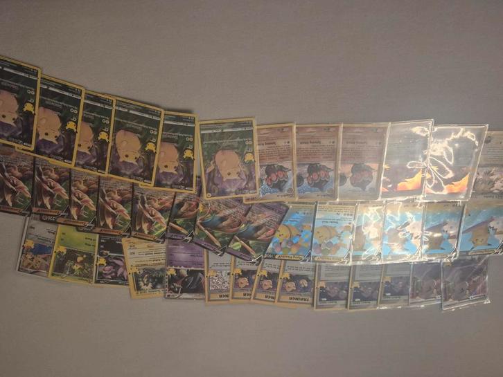 Celebtrations hits, Hobby en Vrije tijd, Verzamelkaartspellen | Pokémon, Zo goed als nieuw, Ophalen of Verzenden