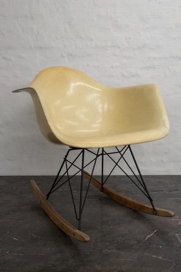 Lemon yellow rope edge Rocking chair met checker label Eames