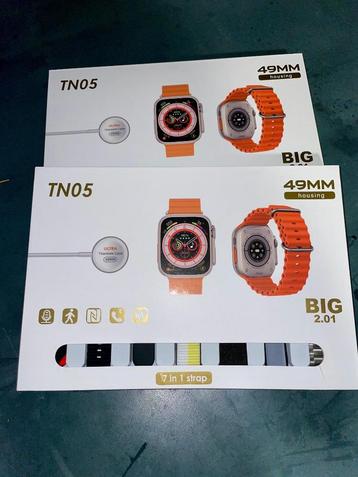 Set van 2 smartwatches met 7 bandjes beschikbaar voor biedingen