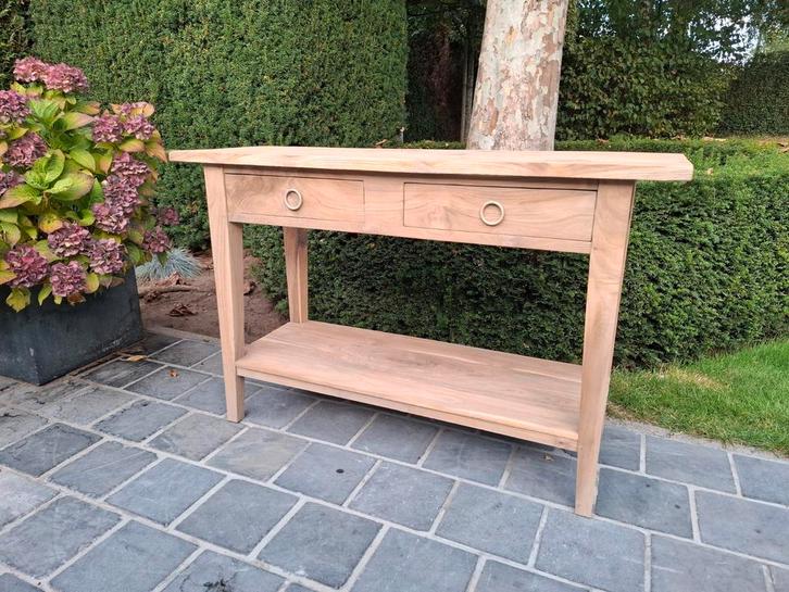 Sidetable uit massieve teak. Geluchtgomd., Huis en Inrichting, Tafels | Sidetables, Zo goed als nieuw, Ophalen of Verzenden