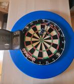 Dartsbord Winmau met pijlen en flights, Sports & Fitness, Fléchettes, Enlèvement, Utilisé, Cible de fléchettes avec fléchettes