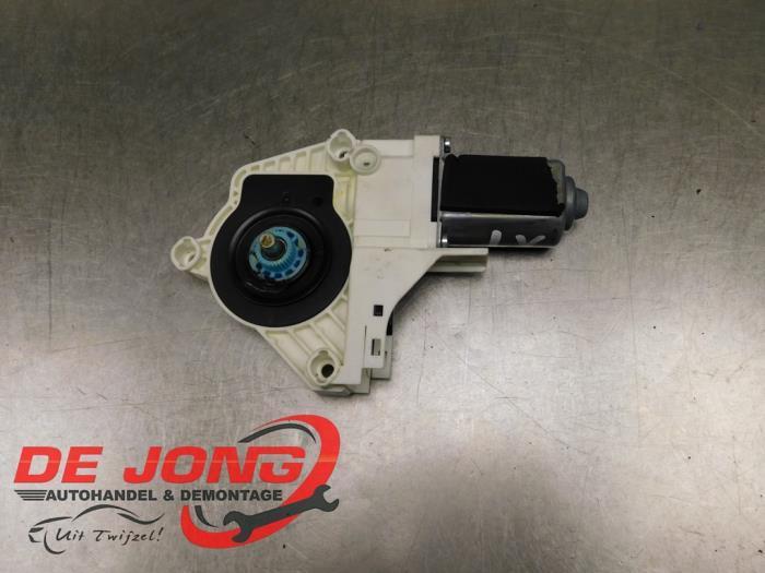 Moteur de vitre portière d'un Audi A4, Autos : Pièces & Accessoires, Carrosserie & Tôlerie, Audi, Utilisé, 3 mois de garantie