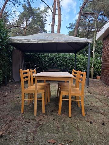 Vintage stoelen en tafels in beukenhout  beschikbaar voor biedingen