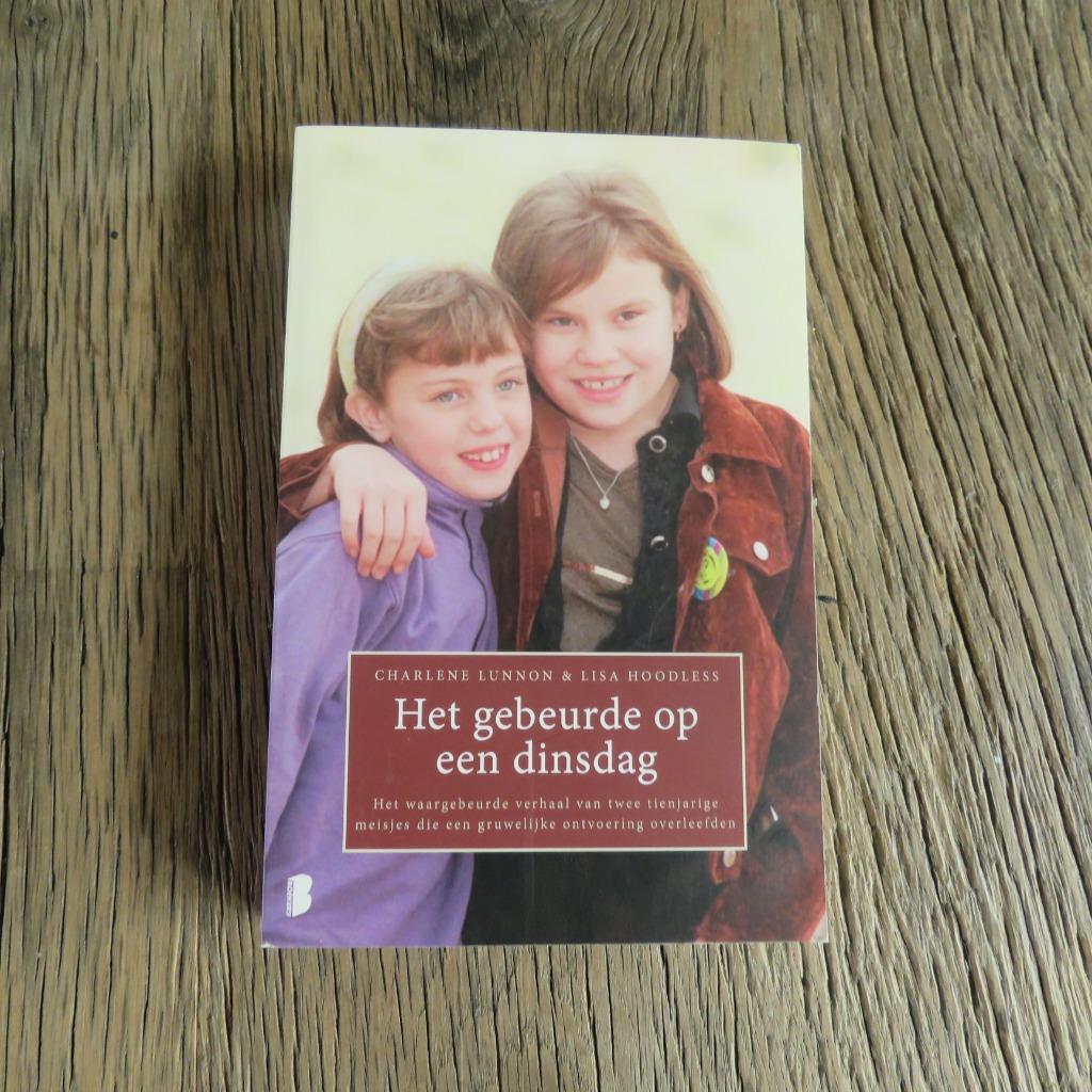 Het gebeurde op een dinsdag Charlene Lunnon & Lisa Hoodless, Ophalen of Verzenden