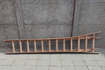 houten uitschuifbare ladder 2x12 treden beschikbaar voor biedingen