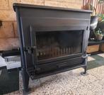 Grand poêle Dovre avec cheminée et rosace en bon état, Maison & Meubles, Poêles, Enlèvement