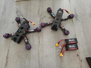 2 Drones te koop met batterijen beschikbaar voor biedingen