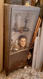 Oude metalen apotheekvitrine, Ophalen