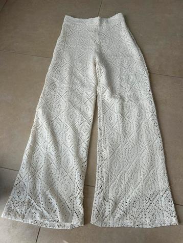 Creme broek maat L beschikbaar voor biedingen