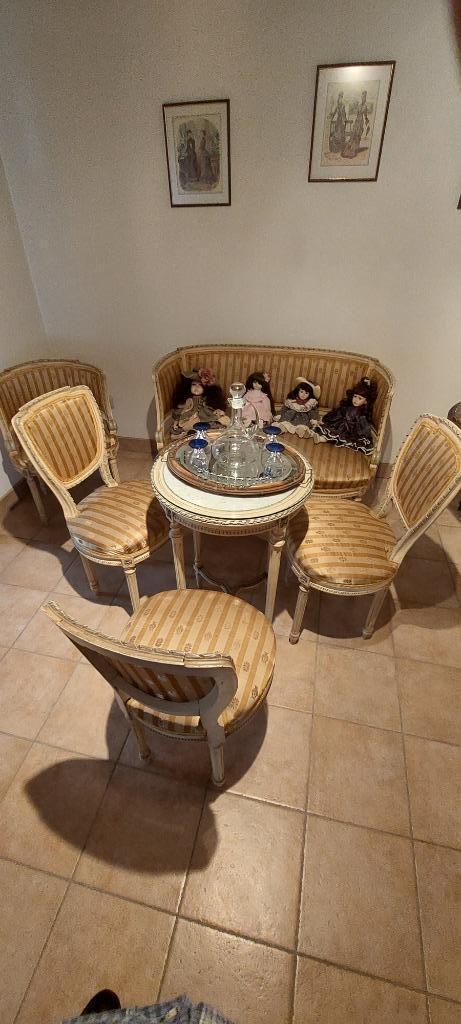 ensemble antique marie Antoinette de 4 chaises et canapé ave, Antiquités & Art, Antiquités | Meubles | Chaises & Canapés, Enlèvement
