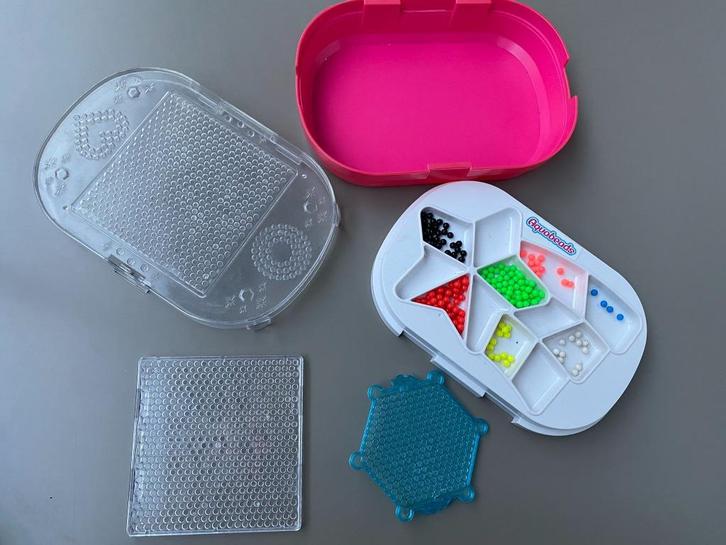 Étui Aquabeads (perles d'eau), Enfants & Bébés, Jouets | Éducatifs & Créatifs, Utilisé, Bricolage, Enlèvement ou Envoi