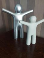 2 beeldjes Petit Maurice,  1 x 40x32x7, 1 x 30x 25x5, Ophalen