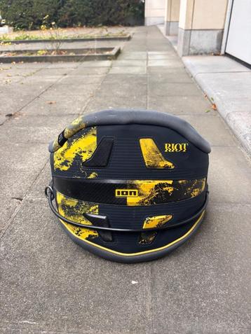 Harnas/Trapeze ION Riot L als nieuw beschikbaar voor biedingen