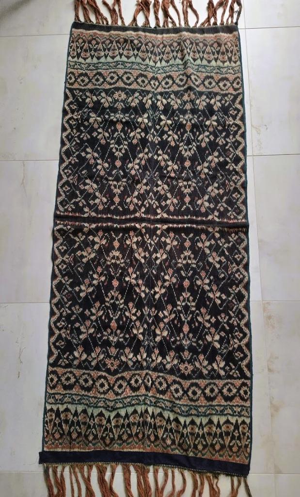 Couverture indonésienne ancienne 180x75cm, Antiquités & Art, Curiosités & Brocante, Enlèvement ou Envoi