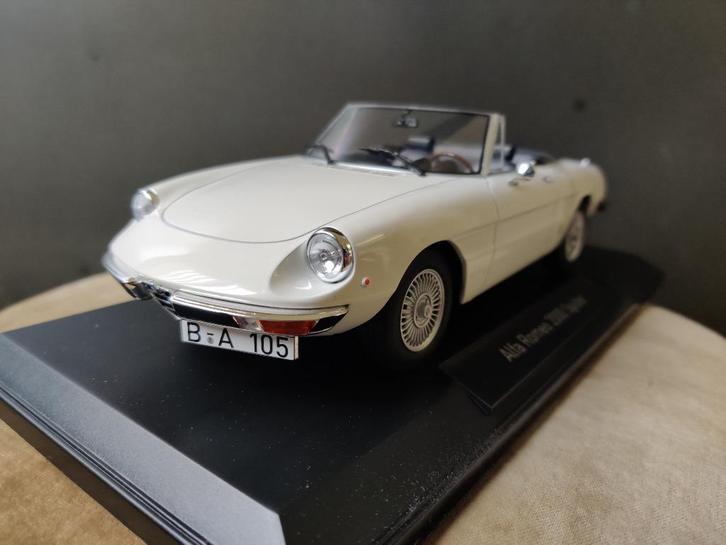 Alfa Roméo 2000 Spider Norev 1:18 neuve, en boîte., Hobby en Vrije tijd, Modelauto's | 1:18, Nieuw, Auto, Norev, Ophalen of Verzenden