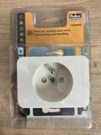 Nieuwe/verzegelde Niko PR20 deep socket 1404943 met aarde, Ophalen of Verzenden, Nieuw, Stekker