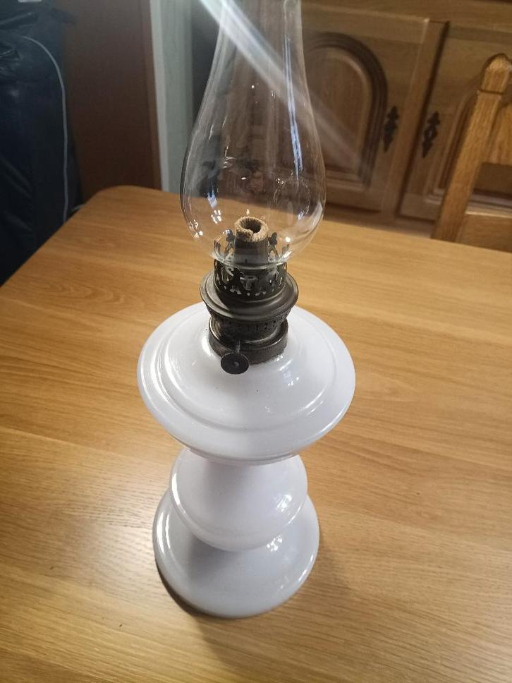Grande lampe à pétrole ancienne Opaline   Cachet Belgique, Antiquités & Art, Antiquités | Éclairage, Enlèvement