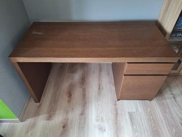 Bureau, donkerbruin  beschikbaar voor biedingen