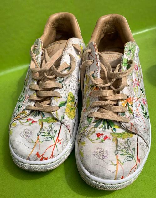 Nike Liberty of Londen maat 42, Kleding | Dames, Schoenen, Gedragen, Sneakers, Overige kleuren, Ophalen of Verzenden