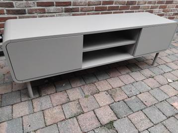 tv meubel + wandkast in zelfde stijl beschikbaar voor biedingen