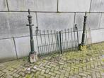 Oude poort met gietijzeren palen Palen hoog 1.40 meter, Jardin & Terrasse, Clôtures de jardin, Comme neuf, Enlèvement, Fer