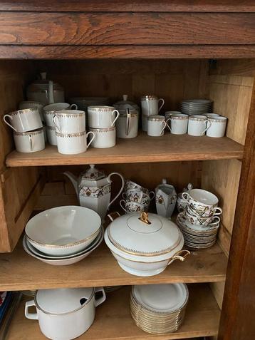 Assiettes, bols, sacs en porcelaine de Limoges. Set complet, Enlèvement