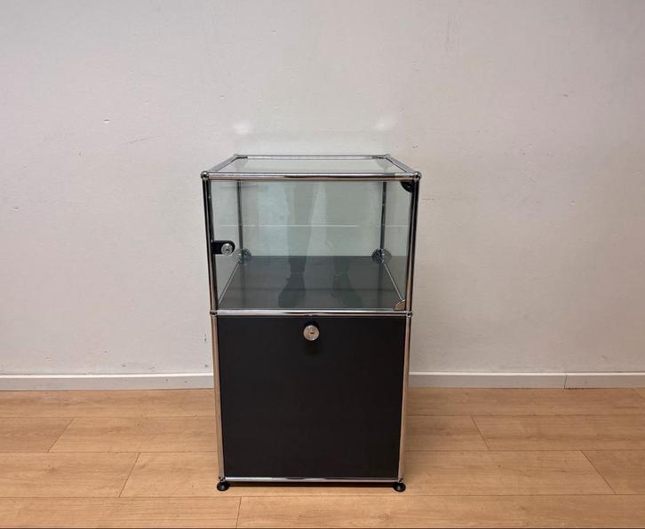 USM Haller showcase in anthracite grey, Huis en Inrichting, Kasten | Vitrinekasten, Gebruikt, Ophalen