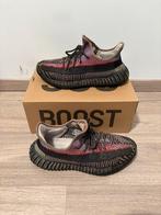 Yeezy 350 v2 size 44 2/3, Kleding | Heren, Zwart, Ophalen of Verzenden, Zo goed als nieuw, Sneakers