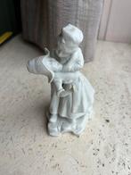 Biscuit beeld dansend / kussend koppeltje, Antiek en Kunst, Antiek | Porselein, Ophalen