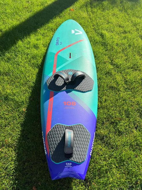 DUOTONE GRIP 3 108L, Watersport en Boten, Windsurfen, Zo goed als nieuw, Plank, Minder dan 250 cm, Met vin(nen), Ophalen of Verzenden