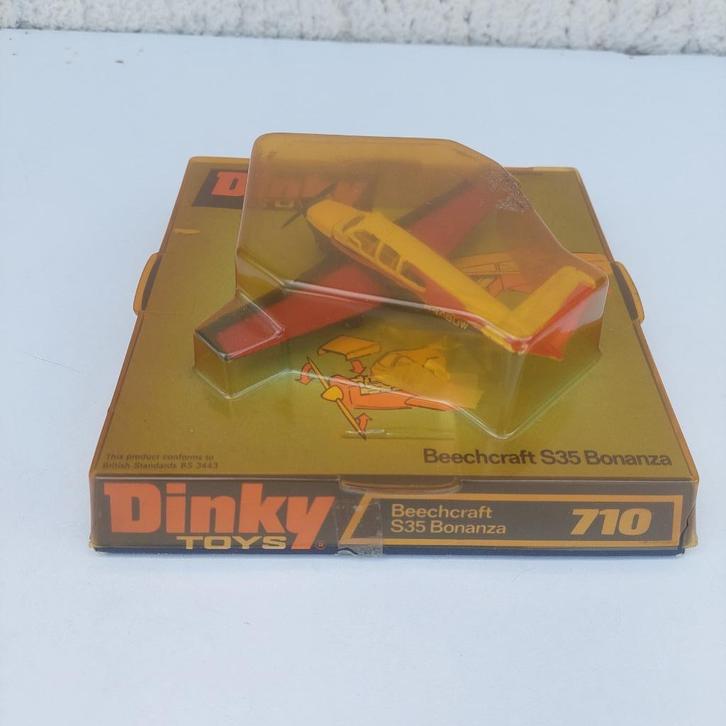 DINKY TOYS 710 BEECHCRAFT S35 BONANZA VLIEGTUIG JET 1973 VGC, Verzamelen, Luchtvaart en Vliegtuigspotten, Gebruikt, Schaalmodel
