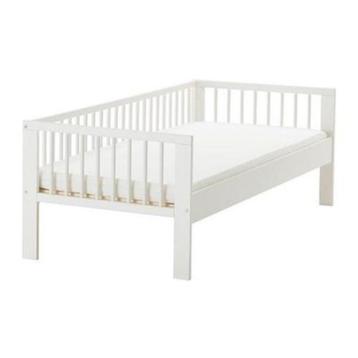 Lit IKEA junior 70 cm x 160 cm (Gratuit) disponible aux enchères