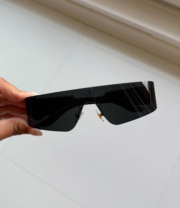 Zwarte ravebril zonder frame beschikbaar voor biedingen