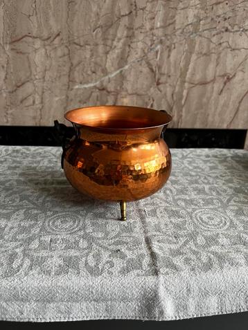 Petit chaudron en cuivre martelé Vintage beschikbaar voor biedingen