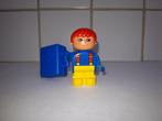 Duplo kindje met rood haar + blauwe koffer met logo, Kinderen en Baby's, Ophalen of Verzenden, Gebruikt, Losse stenen, Duplo