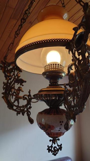Vintage opaline kroonluchter beschikbaar voor biedingen