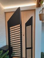 twee CD-torens zwart gepoederlakt, 25 à 75 disques, Enlèvement, Utilisé, Métal