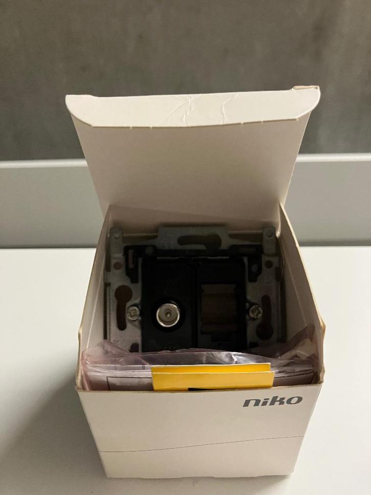 Allerhande electrisch materiaal Niko nieuw, Doe-het-zelf en Bouw, Elektriciteit en Kabels, Nieuw, Ophalen