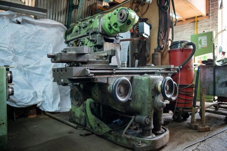 Fraiseuse HURON KU5, Bricolage & Construction, Outillage | Fraiseuses, Utilisé, Électrique, Autres types, Enlèvement