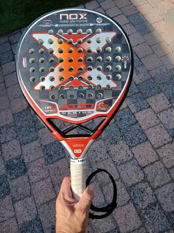 Padel racket. beschikbaar voor biedingen