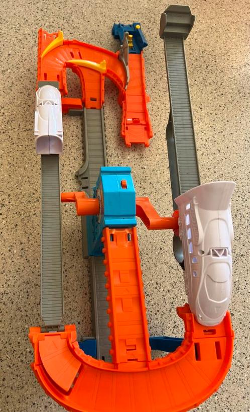 Hot Wheels racebaan met lanceerders, Kinderen en Baby's, Speelgoed | Racebanen, Gebruikt, Racebaan, Elektrisch, Hot Wheels, Zelf te bouwen