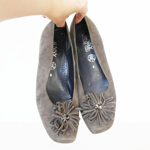 Mooie Suede Jenny By Ara Instappers s4 (Maat 41½) € 25,-, Kleding | Dames, Schoenen, Zo goed als nieuw, Instappers, Grijs, Verzenden