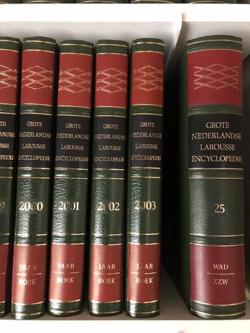 Larousse encyclopedie beschikbaar voor biedingen