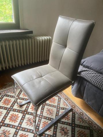 Chaise de cuisine ou salon cuir gris taupe beschikbaar voor biedingen