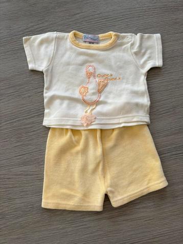 Short + t-shirt taille 56, Enlèvement ou Envoi, Comme neuf, Garçon ou Fille, Ensemble