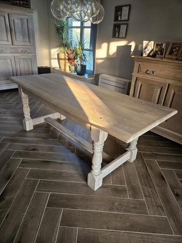 Massief houten tafel 215x85x76 beschikbaar voor biedingen