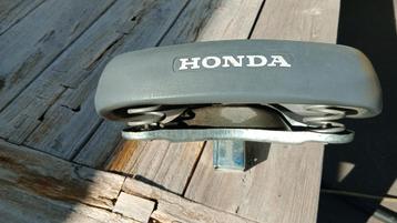 Honda Camino. Perfect grijs zadel beschikbaar voor biedingen