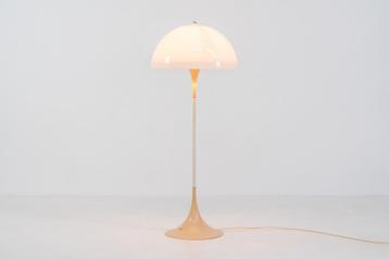 Vintage Panthella vloerlamp van Louis Poulsen disponible aux enchères