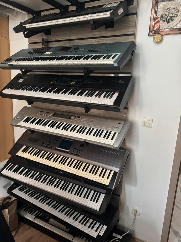 Verschillende  synthesizers Met Garantie, Muziek en Instrumenten, Synthesizers, Zo goed als nieuw, Korg, Ophalen
